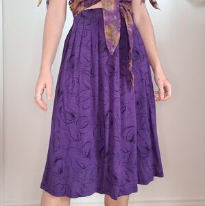 EDITIONS VINTAGE  PURPLE FLORAL PRINT PLEATED MIDI SKIRT